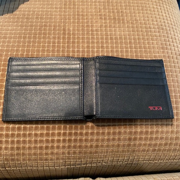 Tumi Other - Tumi men’s wallet black leather